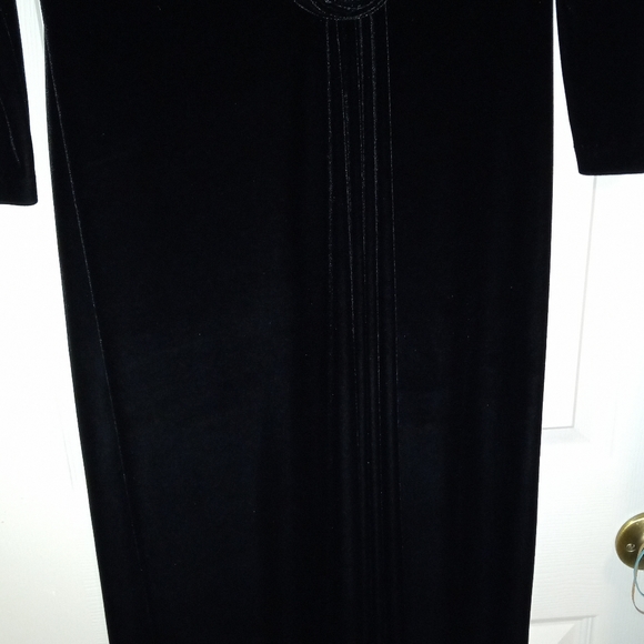 Velour Gown - Picture 5 of 6